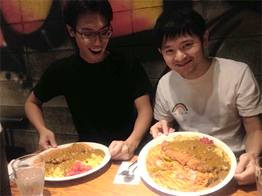 スタッフと夕飯